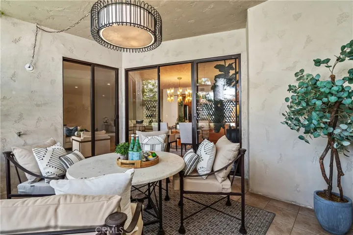 Front and back balcony space provide additional 300+ sq.ft. for entertaining.