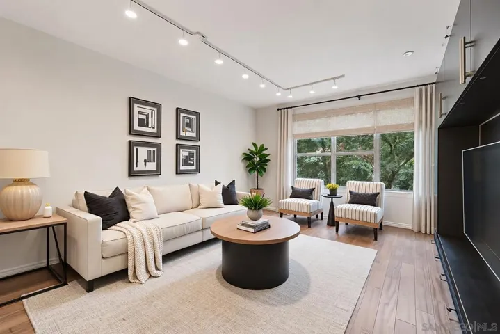 https://zimg.paragon.ice.com/ParagonImages/Property/PA/SDMLS/260005399/11/120/90/c5c03253fd3d35464e67374734c57de8/3/562fa14628030632fdde856d49c66c8b/260005399-181BFBD0-37B6-44BB-9BA5-DDD36D55E180.JPG
