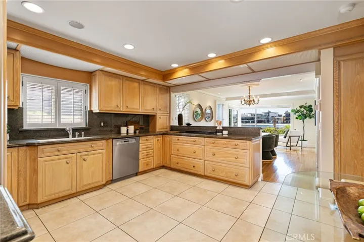 5585 E Corso Di Napoli, Long Beach, California 90803