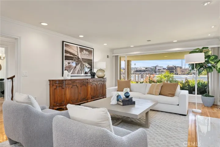 5585 E Corso Di Napoli, Long Beach, California 90803