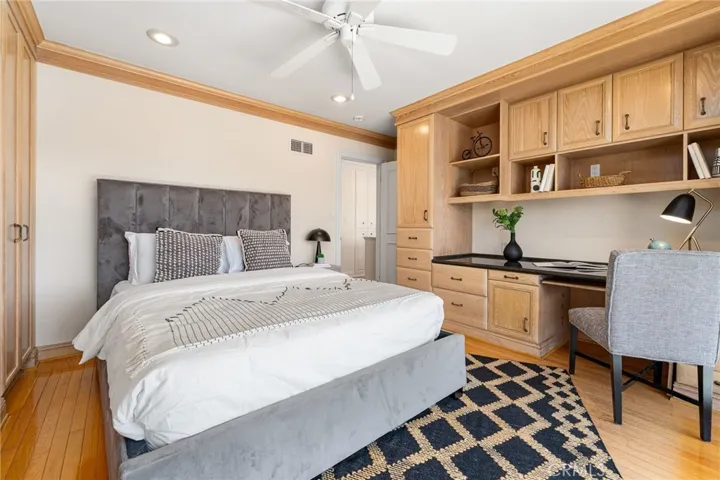 5585 E Corso Di Napoli, Long Beach, California 90803