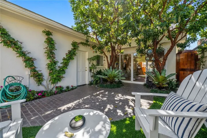 5585 E Corso Di Napoli, Long Beach, California 90803