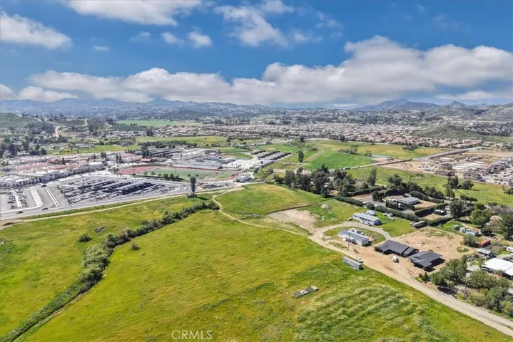 Walking distance to Paloma Valley High School