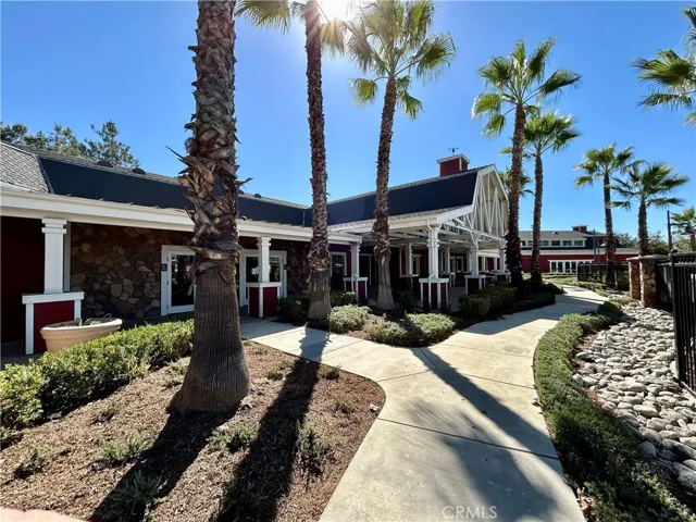 HOW CLUB HOUSE