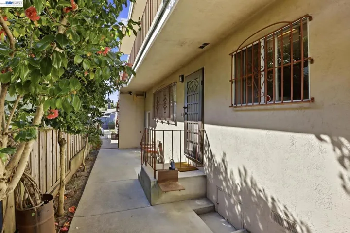 2550 2550 Damuth St, Oakland, California 94602
