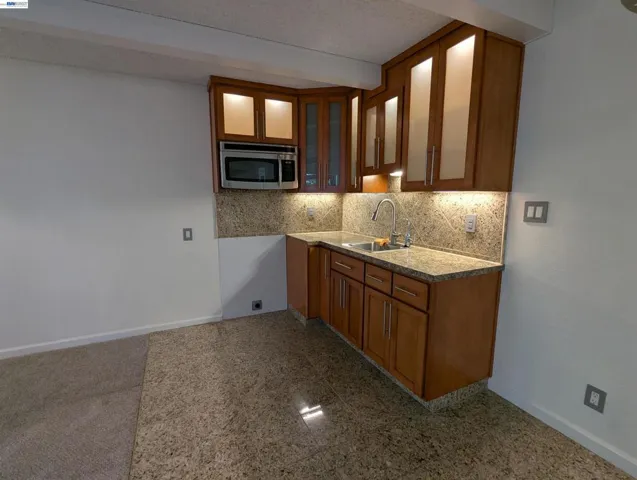 2550 2550 Damuth St, Oakland, California 94602