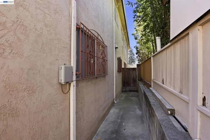 2550 2550 Damuth St, Oakland, California 94602