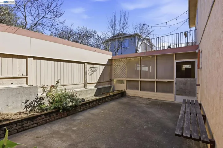 2550 2550 Damuth St, Oakland, California 94602