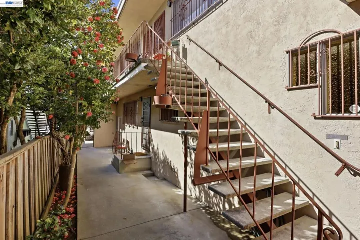 2550 2550 Damuth St, Oakland, California 94602