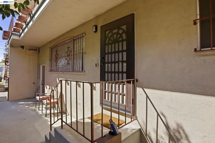 2550 2550 Damuth St, Oakland, California 94602
