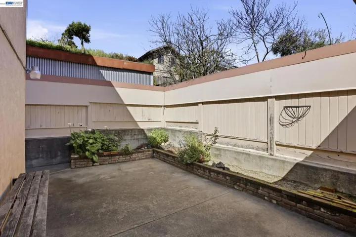 2550 2550 Damuth St, Oakland, California 94602