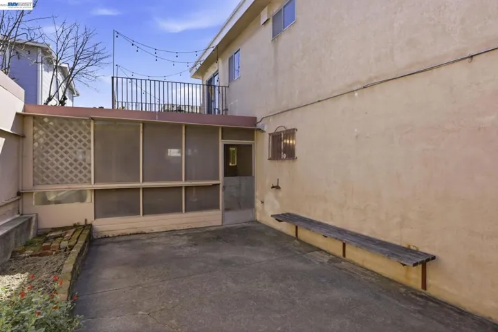 2550 2550 Damuth St, Oakland, California 94602