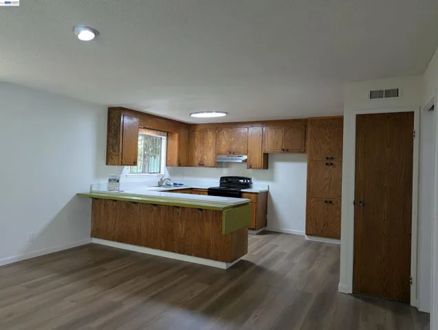 2550 2550 Damuth St, Oakland, California 94602