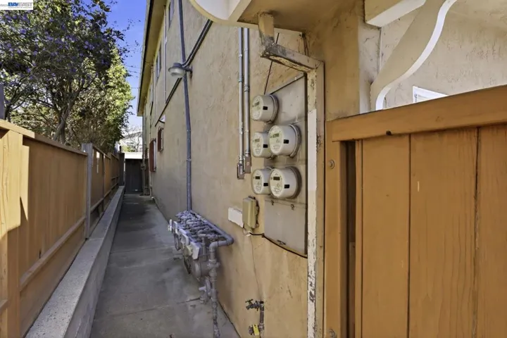 2550 2550 Damuth St, Oakland, California 94602