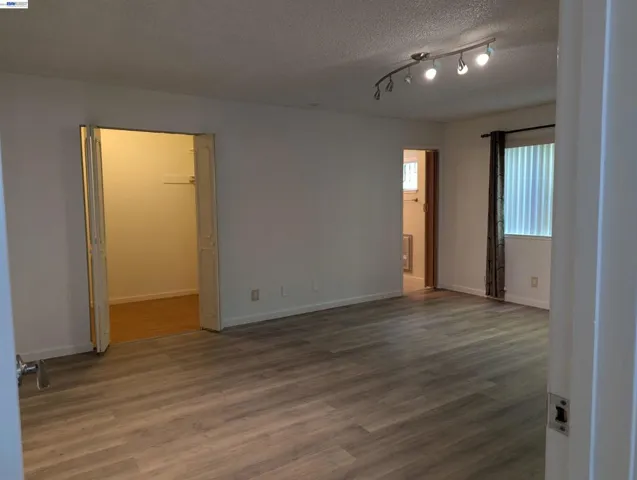 2550 2550 Damuth St, Oakland, California 94602