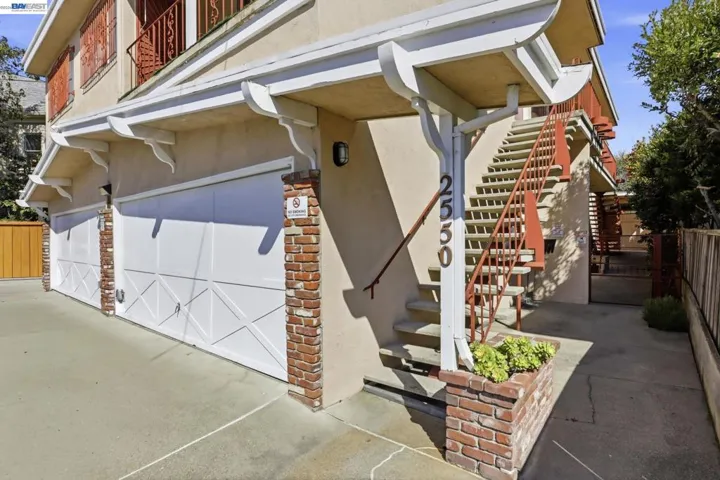 2550 2550 Damuth St, Oakland, California 94602