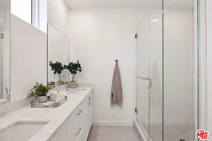 Model home primary bath