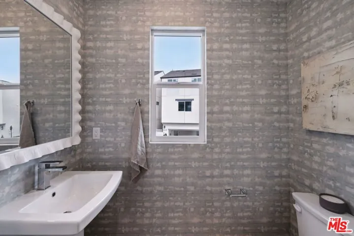 Model home powder bath