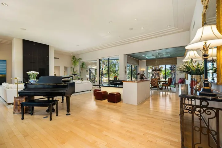 56-web-or-mls-JBTurnberry_OPMG_0326_056
