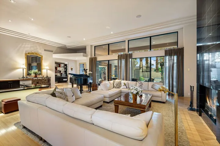 100-web-or-mls-JBTurnberry_OPMG_0326_100