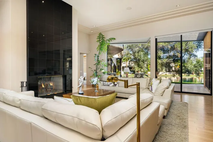 64-web-or-mls-JBTurnberry_OPMG_0326_064
