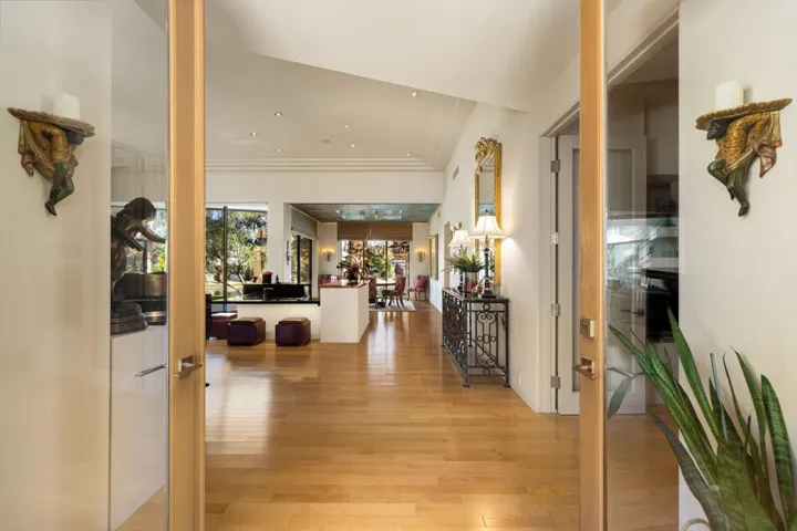55-web-or-mls-JBTurnberry_OPMG_0326_055