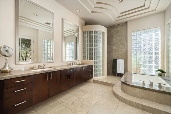 84-web-or-mls-JBTurnberry_OPMG_0326_084