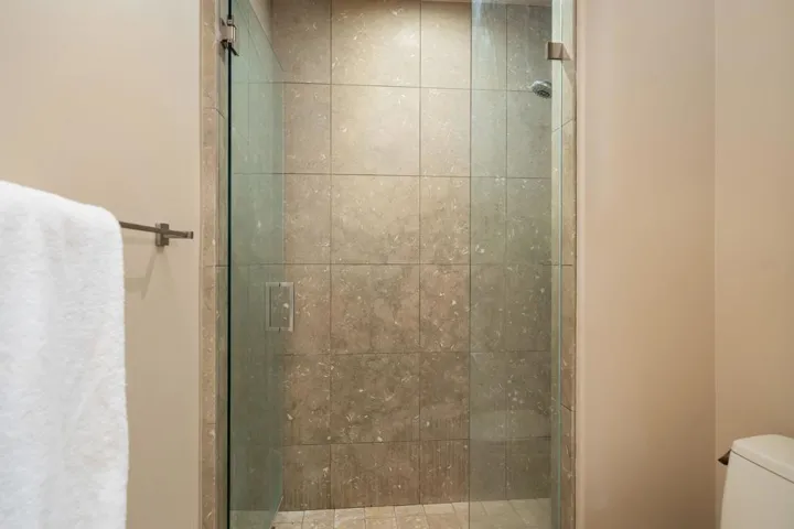 94-web-or-mls-JBTurnberry_OPMG_0326_094