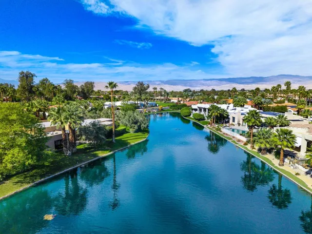 21-web-or-mls-JBTurnberry_OPMG_0326_021