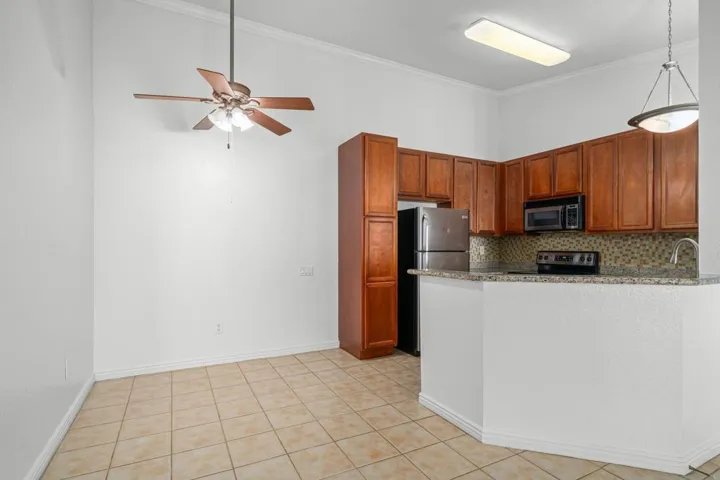 9-web-or-mls-HGAve42_OPMG_0226_009