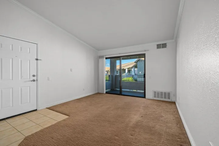 10-web-or-mls-HGAve42_OPMG_0226_010