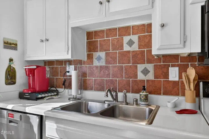 19-web-or-mls-UpmarketMedia-31WDel-092