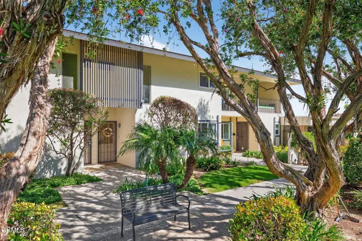 1-web-or-mls-UpmarketMedia-31WDel-173