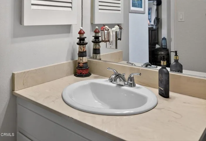 47-web-or-mls-UpmarketMedia-31WDel-074