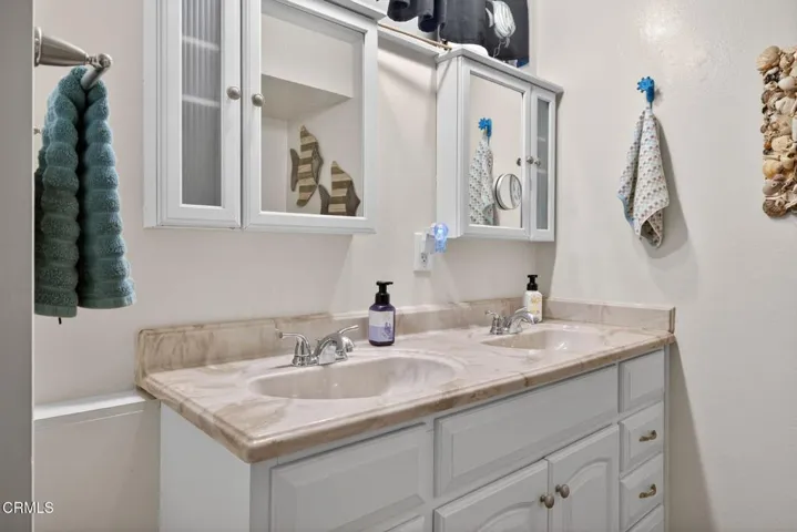 39-web-or-mls-UpmarketMedia-31WDel-053