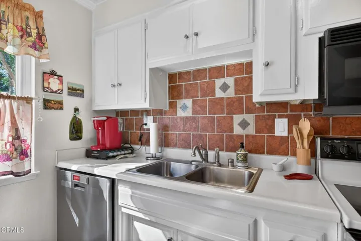 18-web-or-mls-UpmarketMedia-31WDel-089