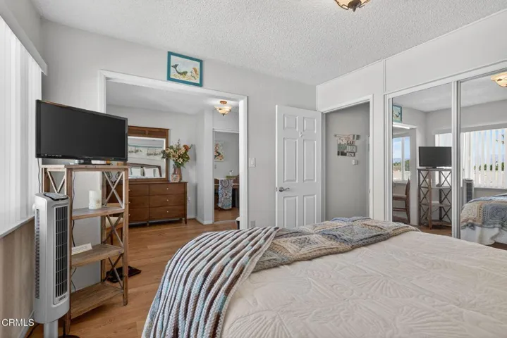 25-web-or-mls-UpmarketMedia-31WDel-010