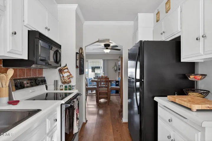 20-web-or-mls-UpmarketMedia-31WDel-096
