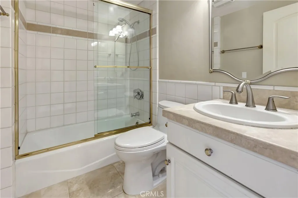 Bathroom 2 - upstairs