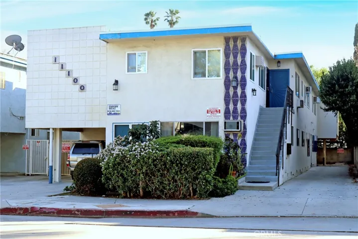11100 Camarillo Street, West Toluca Lake, California 91602