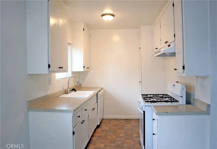 11100 Camarillo Street, West Toluca Lake, California 91602