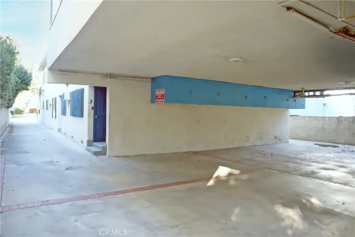 11100 Camarillo Street, West Toluca Lake, California 91602