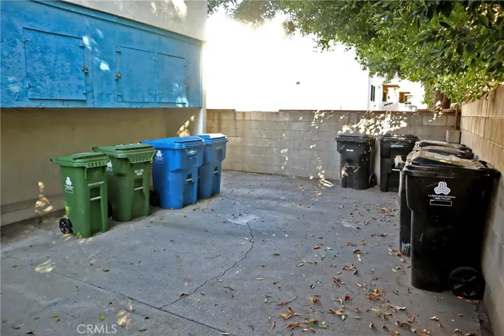 11100 Camarillo Street, West Toluca Lake, California 91602