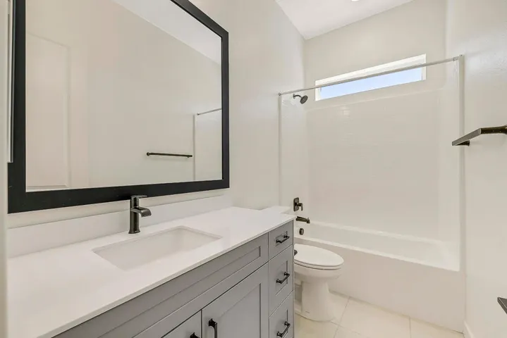 06 BATHROOM MLS