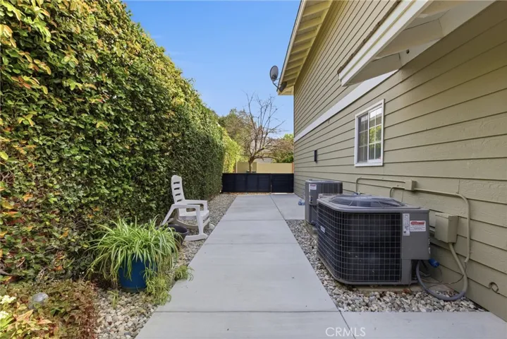 Side patio area for 138 Madeline