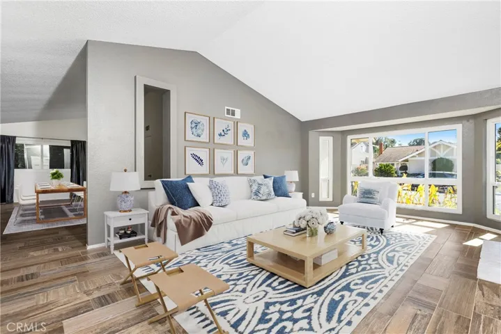 Virtually staged livingroom