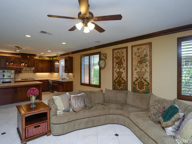 Family room off​​‌​​​​‌​​‌‌​​‌​​​‌‌​​​‌​​‌‌​​‌‌​​‌‌​​​​ kitchen