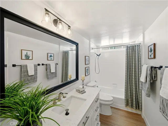 2nd Bath Room