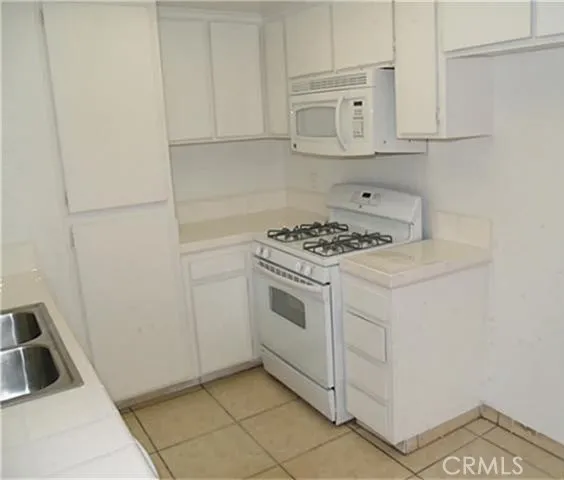 Photos taken prior to current tenancy