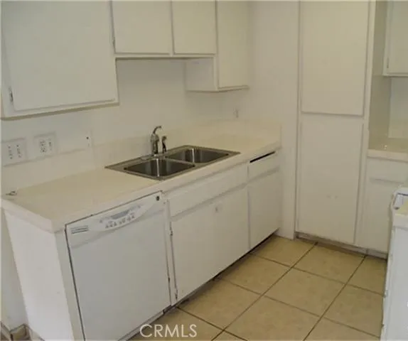 Photos taken prior to current tenancy